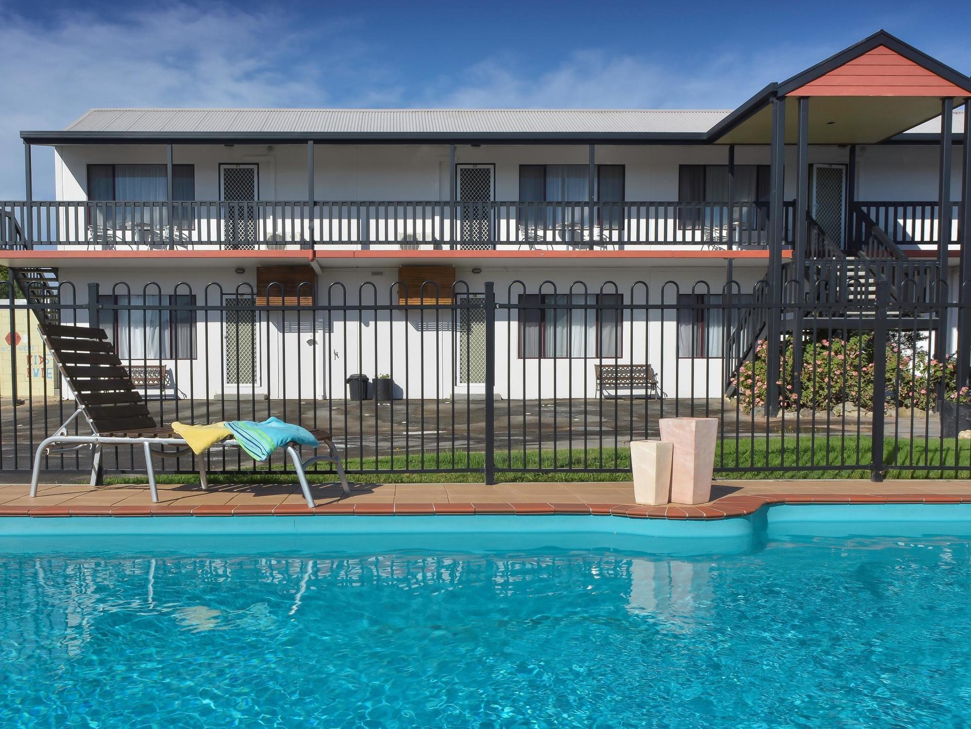 Heyfield Motel And Apartments Лейкс-Энтранс Экстерьер фото